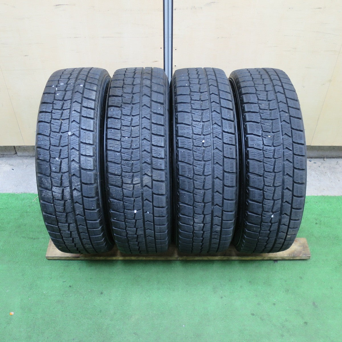 バリ溝!22年!キレイ!9.5分★スタッドレス 175/65R15 ダンロップ ウインターマックス WM02 Fang ファング 15インチ PCD100/4H★5112507TTス