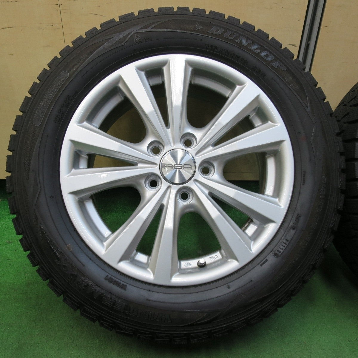 バリ溝!キレイ!ほぼ10分★アウディ ワーゲン 等 AGA DORF 215/60R16 スタッドレス ダンロップ ウインターマックス WM01 16インチ PCD112/5H★4121102イス