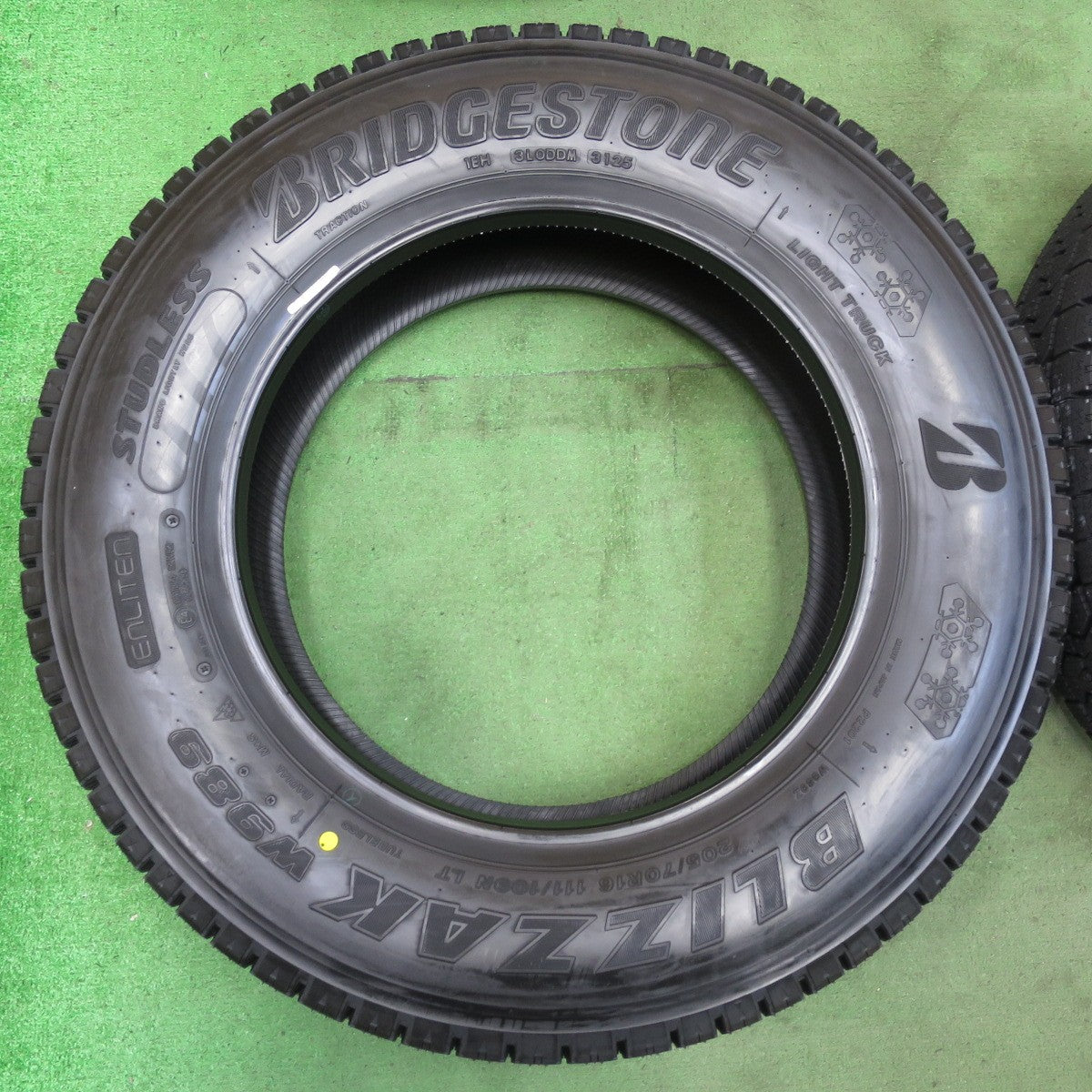 未使用!25年!6本★トラック タイヤ 205/70R16 111/109N スタッドレス ブリヂストン ブリザック W989 16インチ★5092405イスタ