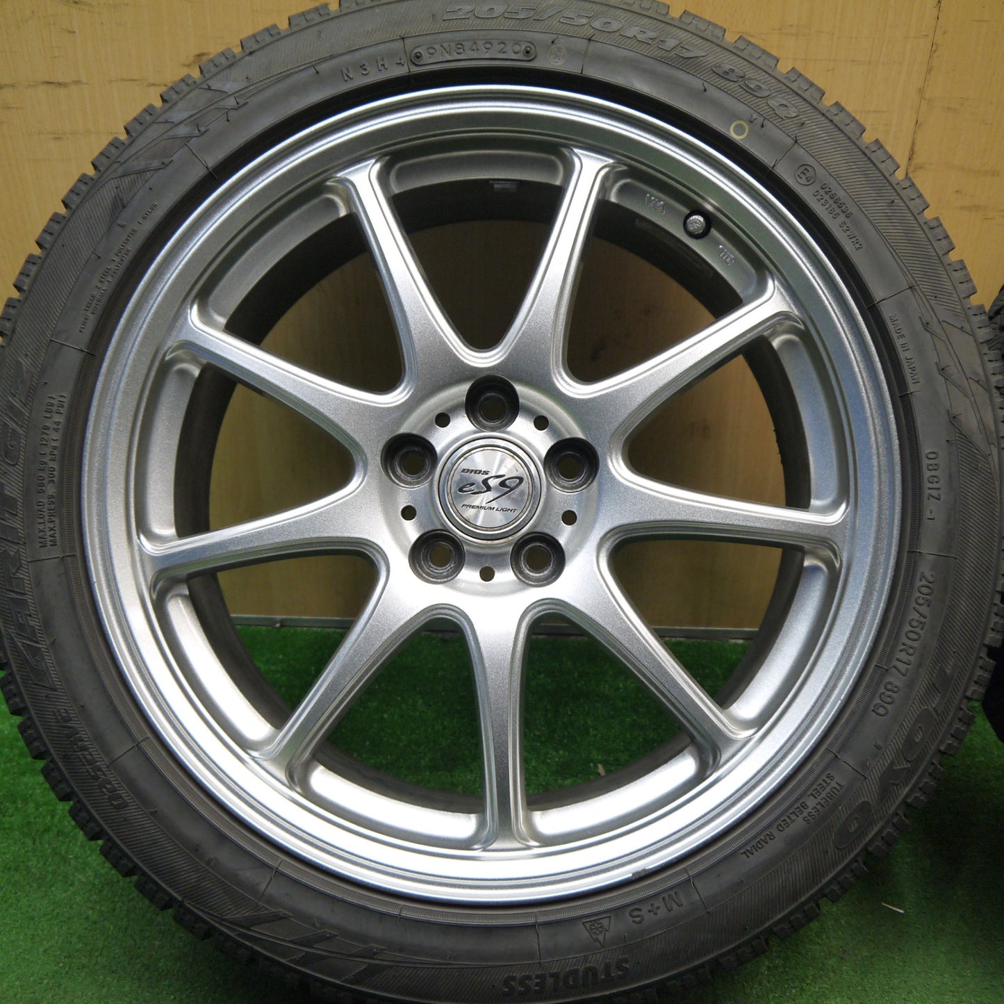 バリ溝!キレイ!9.5分★インプレッサ 等 205/50R17 スタッドレス トーヨー ガリット GIZ DIOS es9 PREMIUM LIGHT 17インチ PCD100/5H★5042803Hス