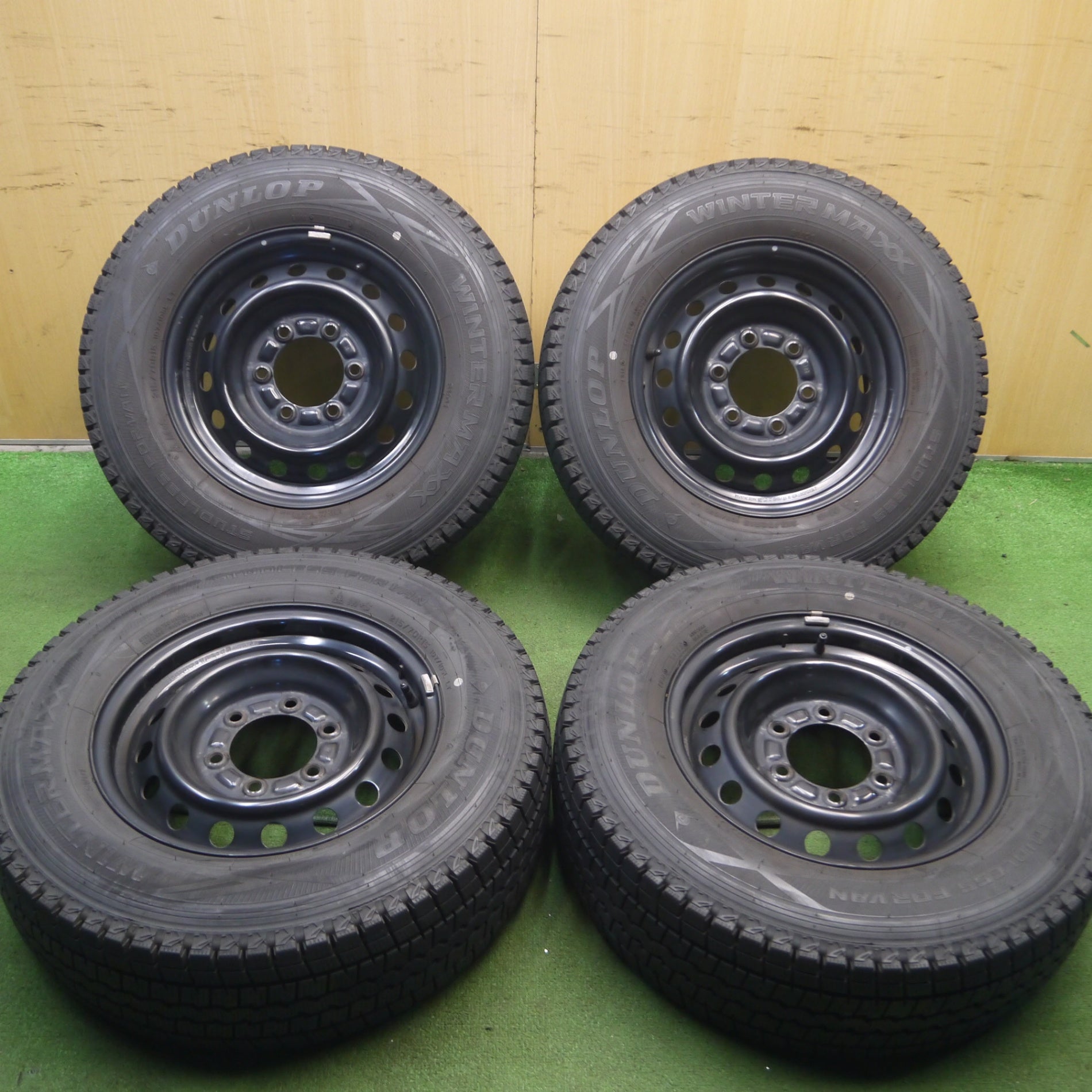 送料無料* バリ溝！9分☆ハイエース等 215/70R15 107/105L 