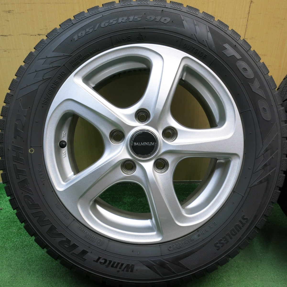 バリ溝!23年!キレイ!9分★スタッドレス 195/65R15 トーヨー ウインター トランパス TX BALMINUM バルミナ 15インチ PCD114.3/5H★5092103HAス