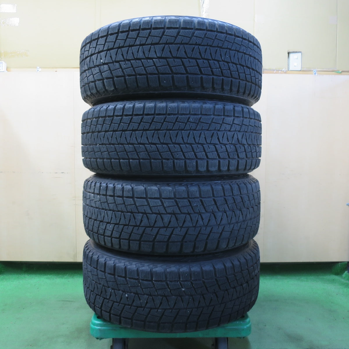バリ溝!8.5分★ベンツ Sクラス W221 純正 255/55R18 スタッドレス ブリヂストン ブリザック DM-V1 AGA 18インチ PCD112/5H★5052707イス