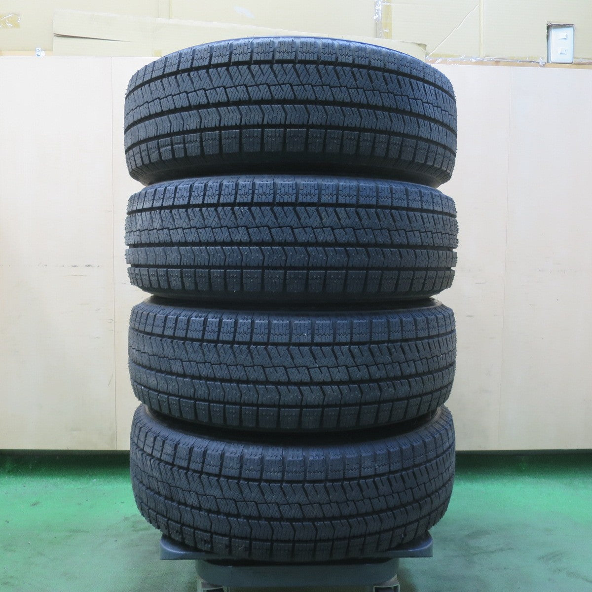 ほぼ未使用!22年!キレイ★スタッドレス 195/65R15 ブリヂストン ブリザック VRX2 ZACK JP-102 ザック 15インチ PCD114.3/5H★6031108イス