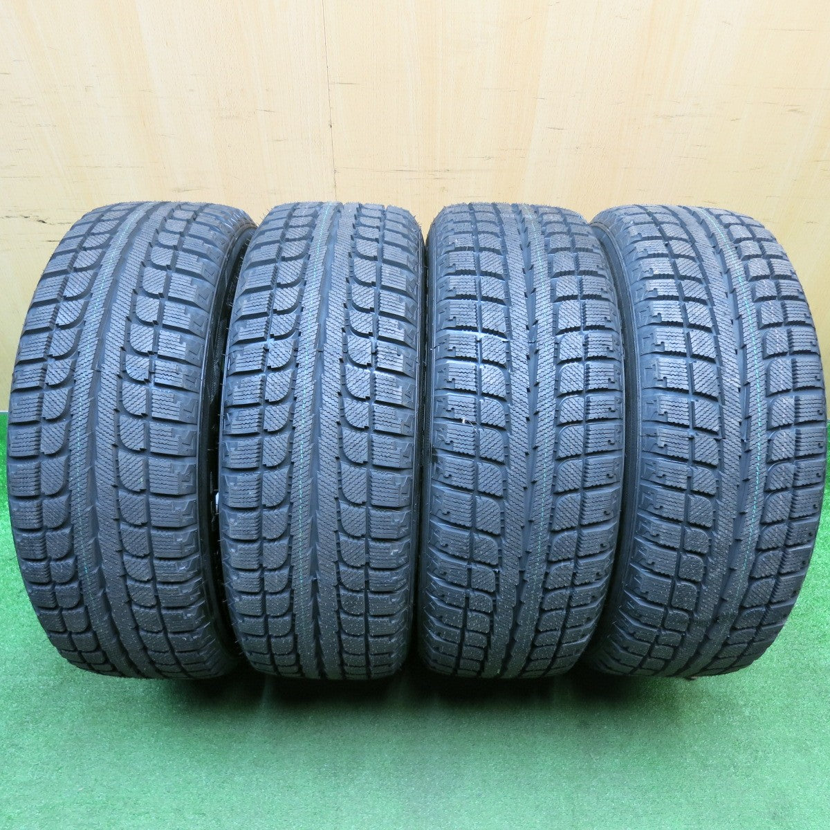 未使用!24年!美品★スタッドレス 225/55R18 マックストレック TREK M7 LUXALES PW-X2 ラグザレス 18インチ PCD114.3/5H★5120605HAス