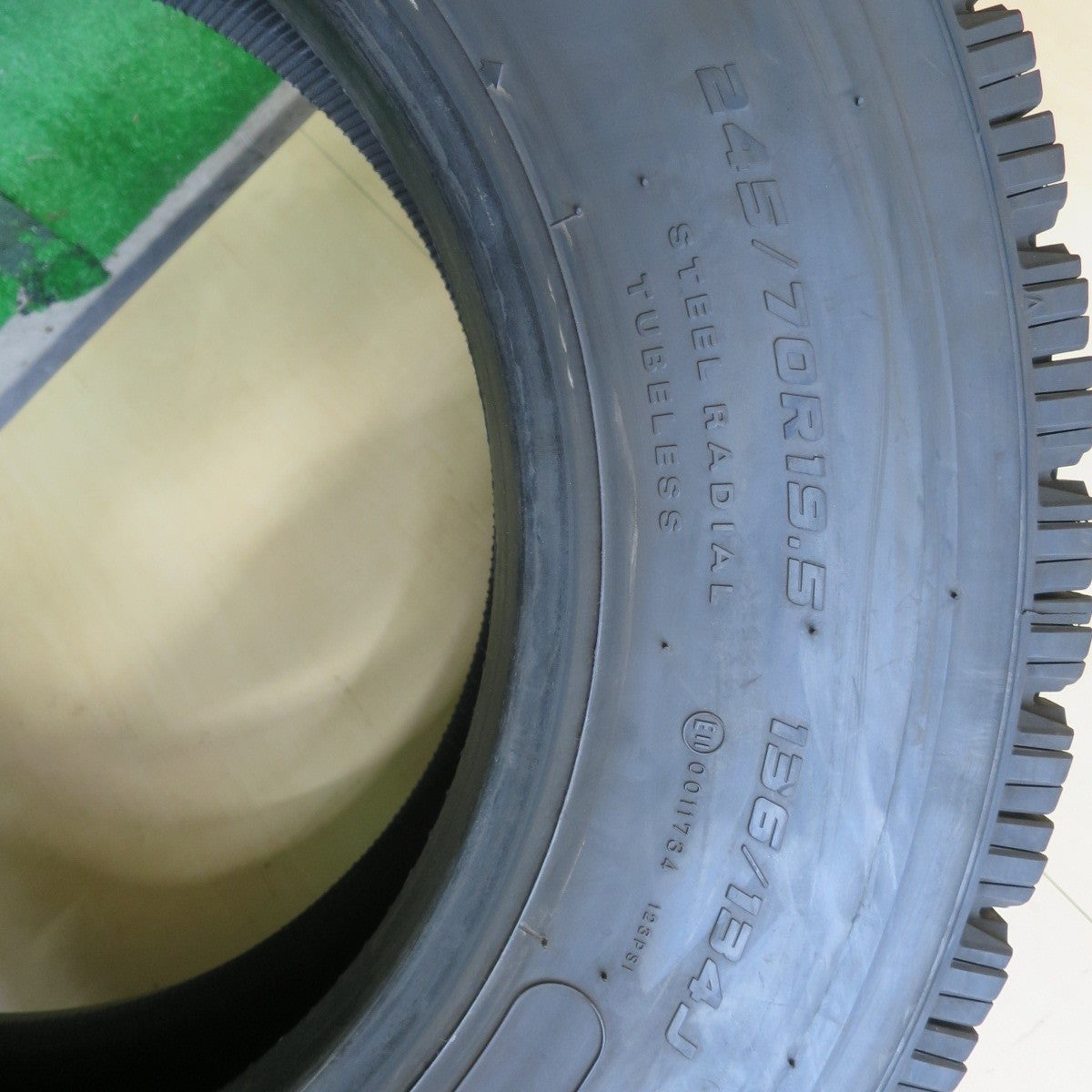 ほぼ未使用 20年★トラック タイヤ 245/70R19.5 136/134J スタッドレス ダンロップ デクテス SP081 19.5インチ★4102107イスタ