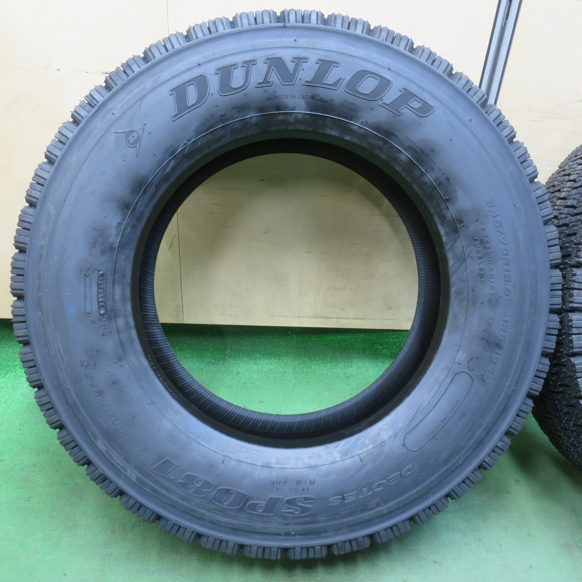 未使用!25年!2本★トラック タイヤ 245/70R19.5 136/134J スタッドレス ダンロップ デクテス SP081 DECTES 19.5インチ★5122203イスタ