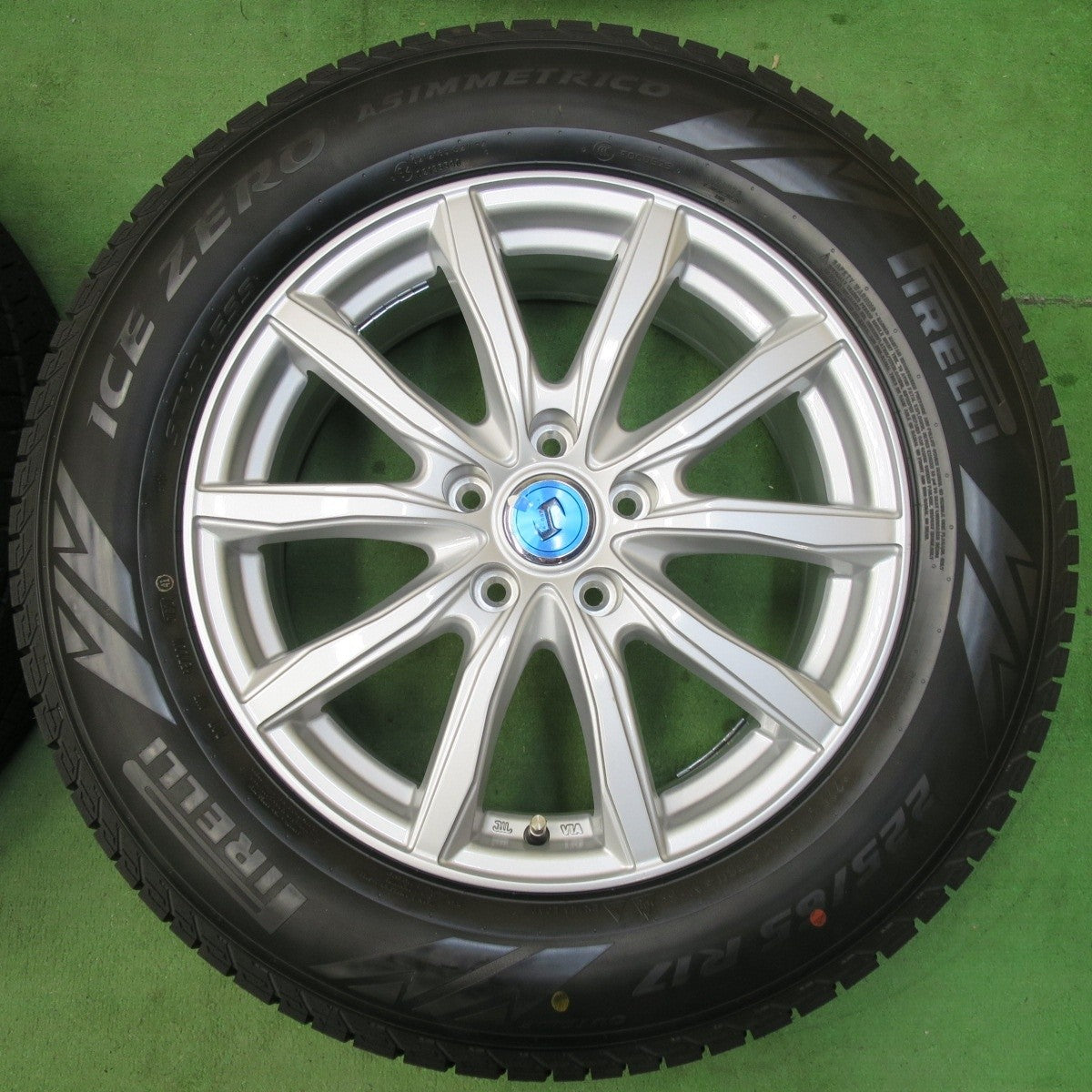 未使用!24年★スタッドレス 225/65R17 ピレリ アイスゼロ アシンメトリコ 社外 アルミ 17インチ PCD114.3/5H★5021417イス