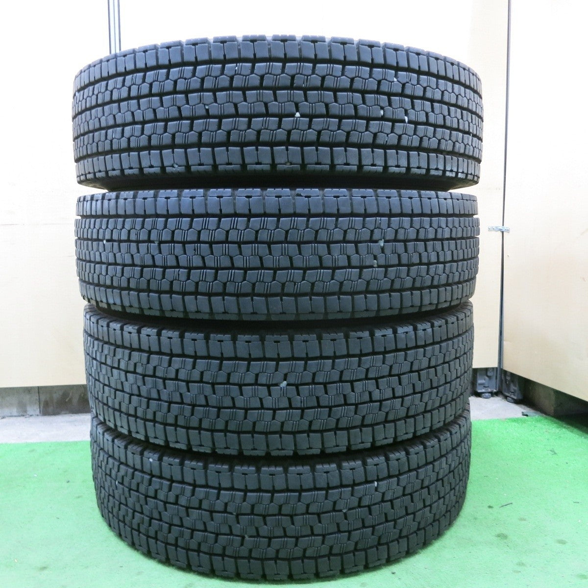 4本価格!23年★トラック タイヤ 225/90R17.5 127/125L スタッドレス ブリヂストン W999 17.5インチ★5031905ナスタ
