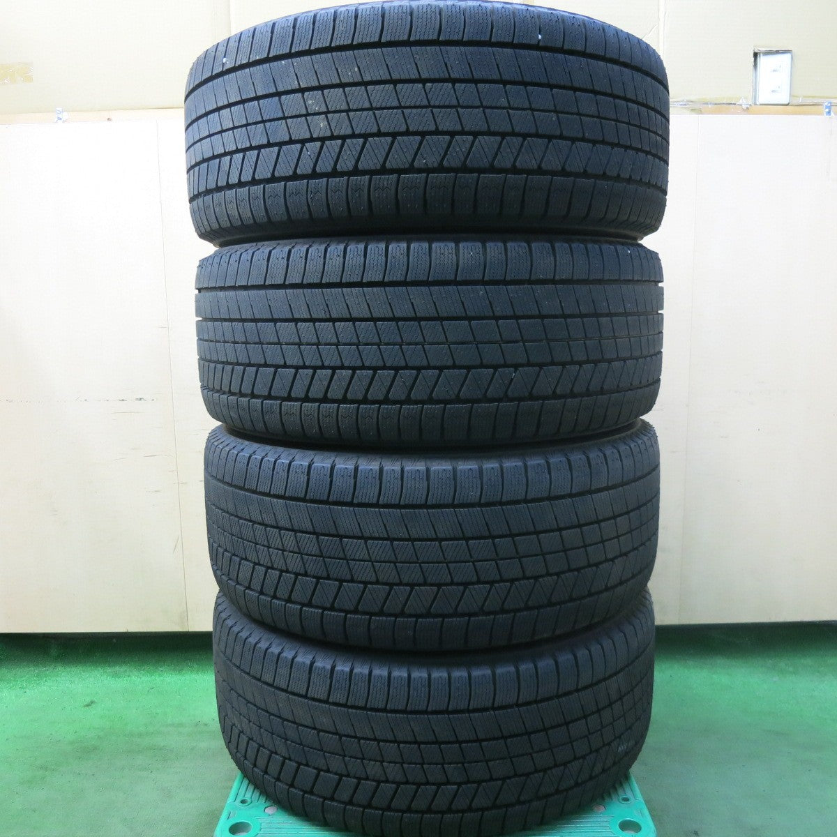 バリ溝!24年!キレイ!9.5分以上★BMW 等 IRVINE F01 245/50R18 スタッドレス ブリヂストン ブリザック VRX3 アーヴィン 18インチ PCD120/5H★5092601SKス
