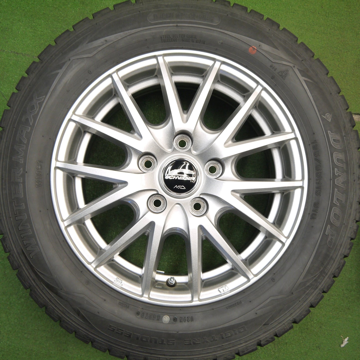 バリ溝!キレイ!9分★スタッドレス 195/65R15 ダンロップ ウインターマックス WM01 SCHNEIDER MiD シュナイダー 15インチ PCD114.3/5H★5042108Hス