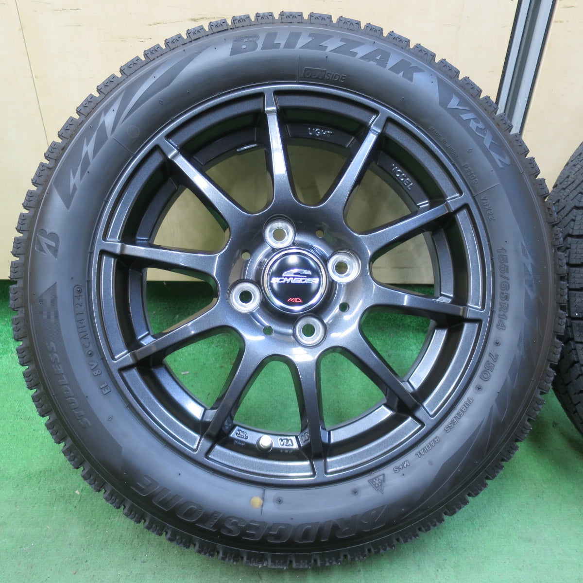 バリ溝!24年!キレイ!ほぼ10分★スタッドレス 155/65R14 ブリヂストン ブリザック VRX2 SCHNEIDER MiD シュナイダー 14インチ PCD100/4H★5043005イス