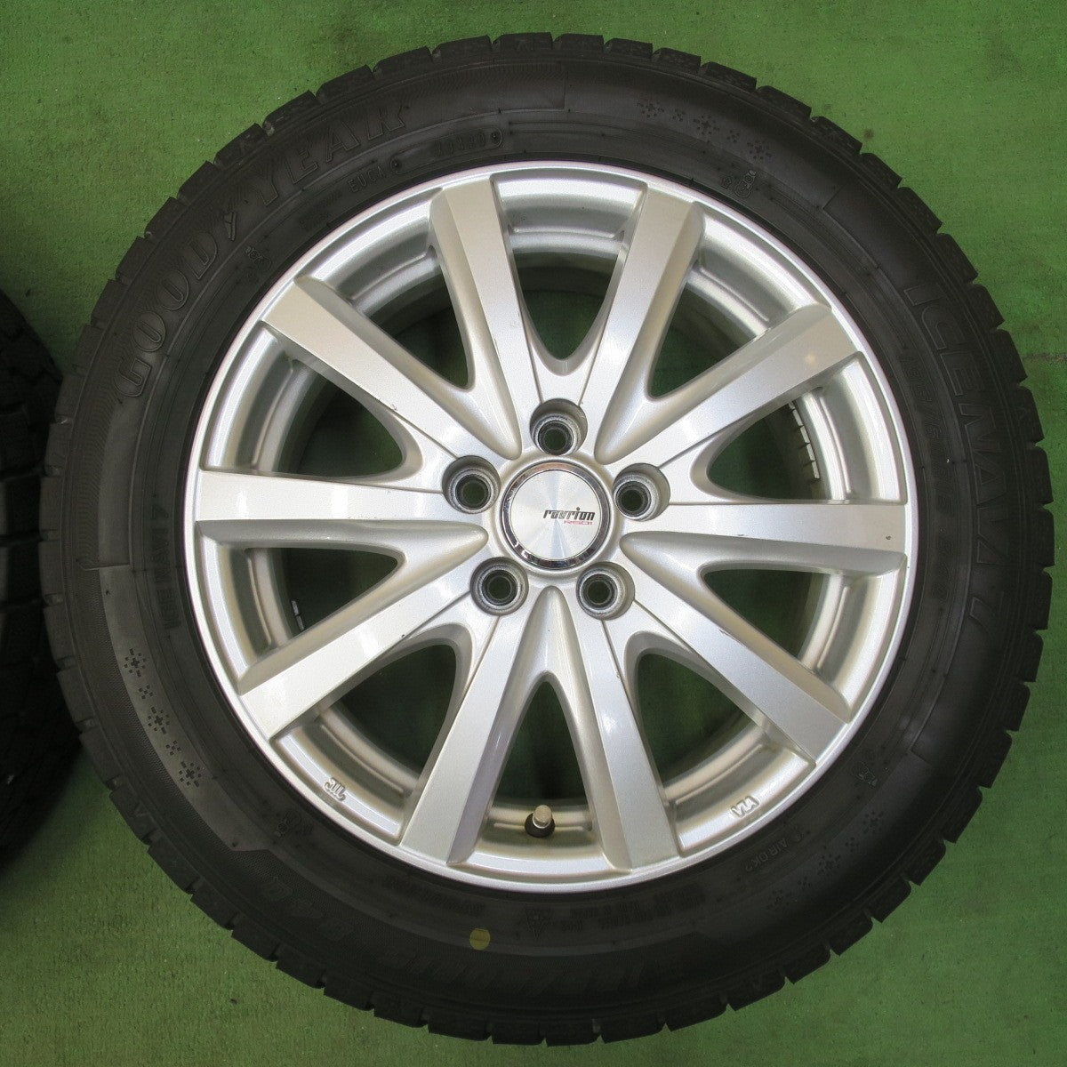 バリ溝!キレイ!9分★シエンタ 等 185/60R15 スタッドレス グッドイヤー アイスナビ7 ravrion RS01 ラブリオン 15インチ PCD100/5H★5050511イス