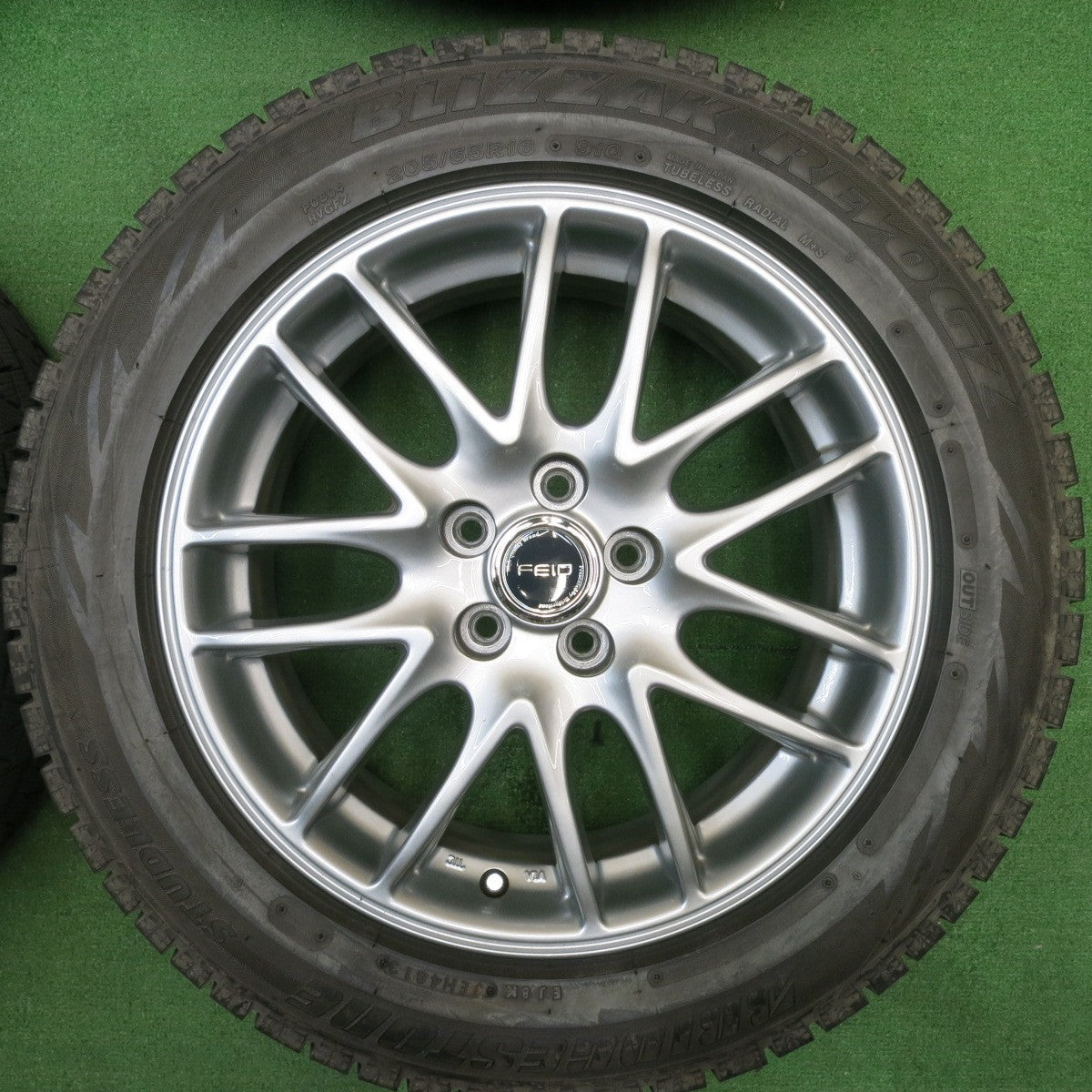 バリ溝!キレイ!9.5分★インプレッサ 等 205/55R16 スタッドレス ブリヂストン ブリザック REVO GZ FEID 16インチ PCD100/5H★5042205TNス