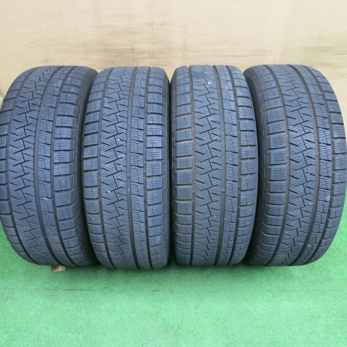 バリ溝!キレイ!9.5分★スタッドレス 215/60R16 ピレリ アイスアシンメトリコ プラス JOKER ジョーカー 16インチ PCD114.3/5H★6021201NKス