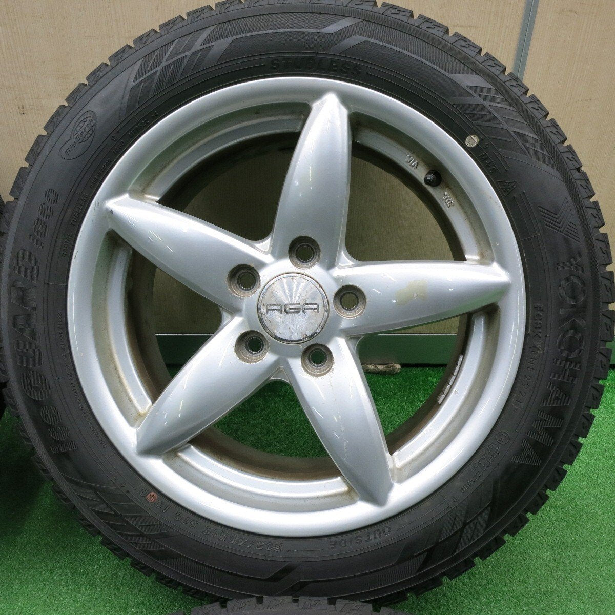 バリ溝!21年!9.5分★ワーゲン等 AGA TARGA 205/55R16 スタッドレス ヨコハマ アイスガード iG60 16インチ PCD112/5H★4112707TNス