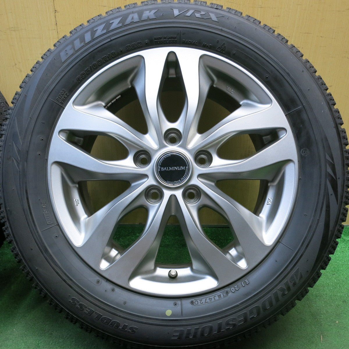バリ溝!キレイ!8.5分★スタッドレス 205/60R16 ブリヂストン ブリザック VRX BALMINUM バルミナ 16インチ PCD114.3/5H★5092514HAス