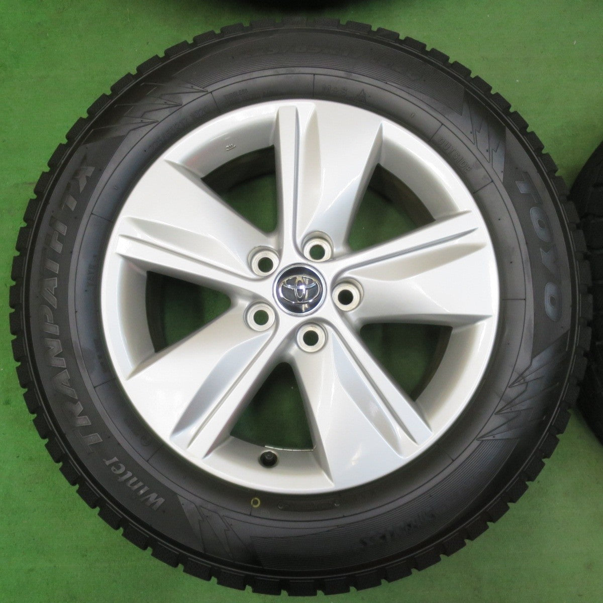 バリ溝!キレイ!9.5分★トヨタ 60系 ハリアー 純正 225/65R17 スタッドレス トーヨー ウインター トランパス TX 17インチ PCD114.3/5H★5021108イス
