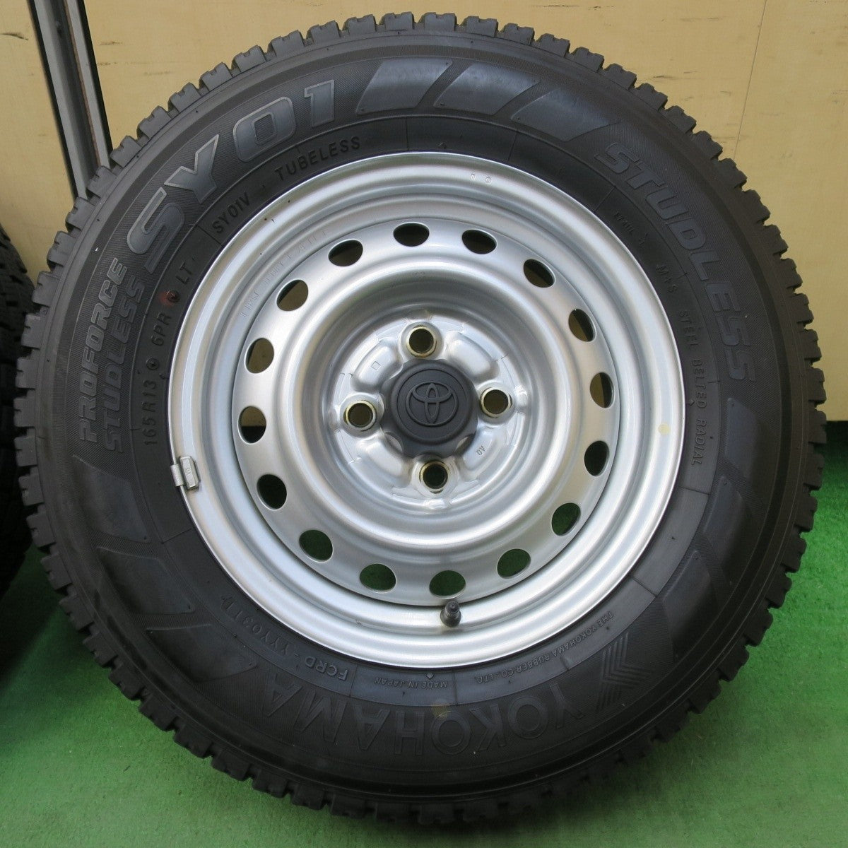 バリ溝!キレイ!9.5分★トヨタ プロボックス サクシード 純正 スチール 165R13 6PR スタッドレス ヨコハマ SY01 13インチ PCD100/4H★5040303イス