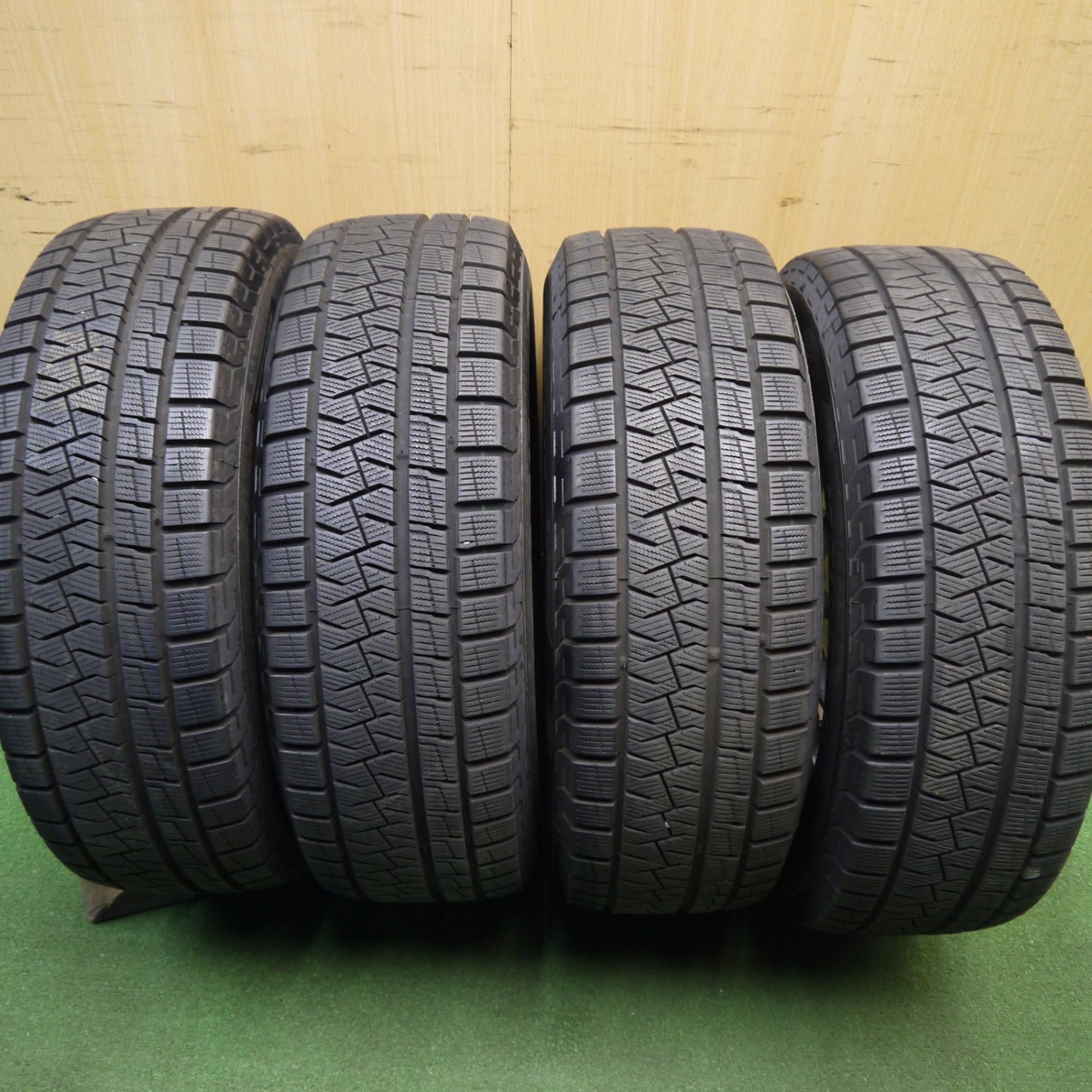 バリ溝!キレイ!9.5分以上★プリウス 等 195/65R15 スタッドレス ピレリ アイスアシンメトリコ CYBER 社外 アルミ 15インチ PCD100/5H★6021308Hス