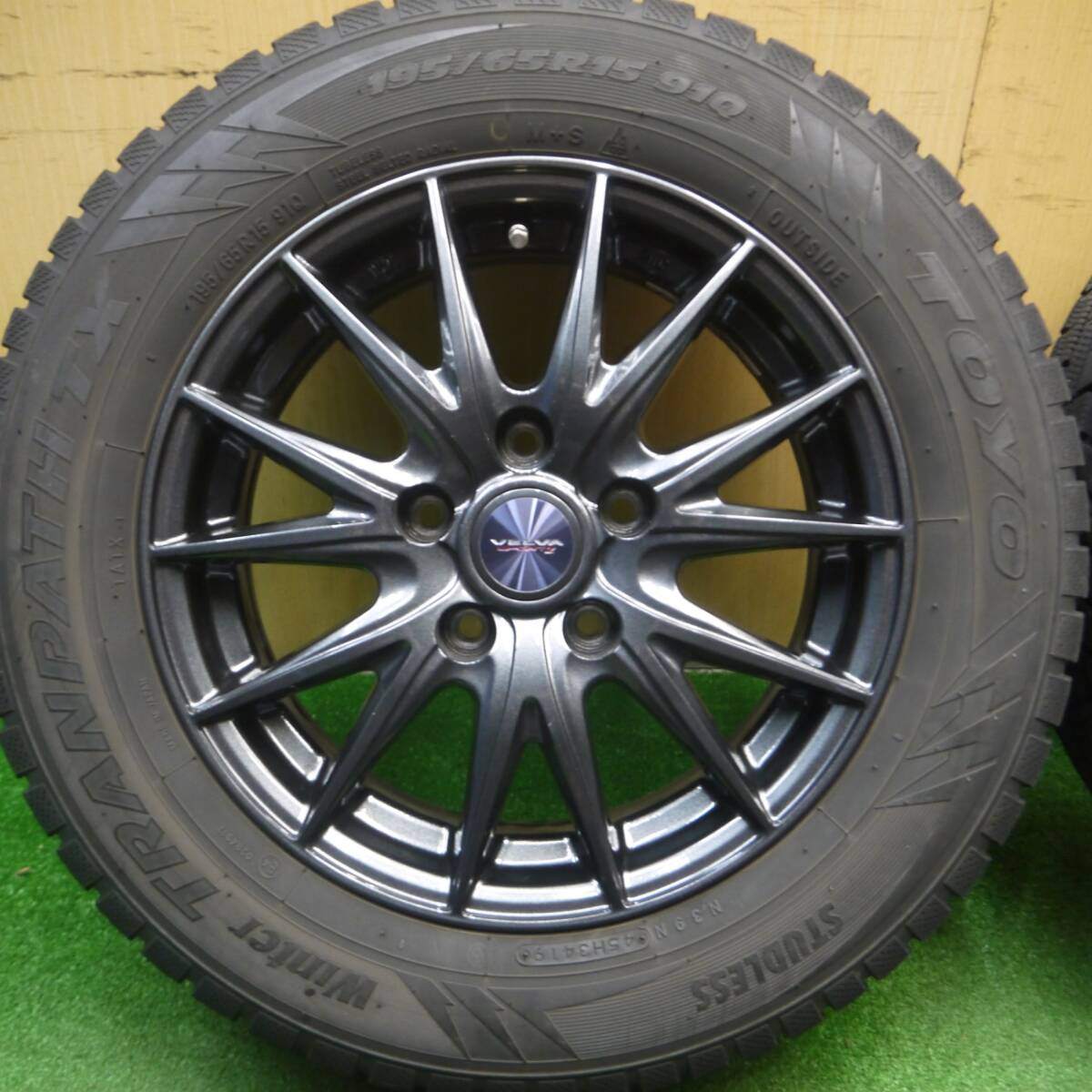 バリ溝!キレイ!9分★スタッドレス 195/65R15 トーヨー ウインター トランパス TX VELVA SPORTZ ヴェルヴァ 15インチ PCD114.3/5H★5012702Hス