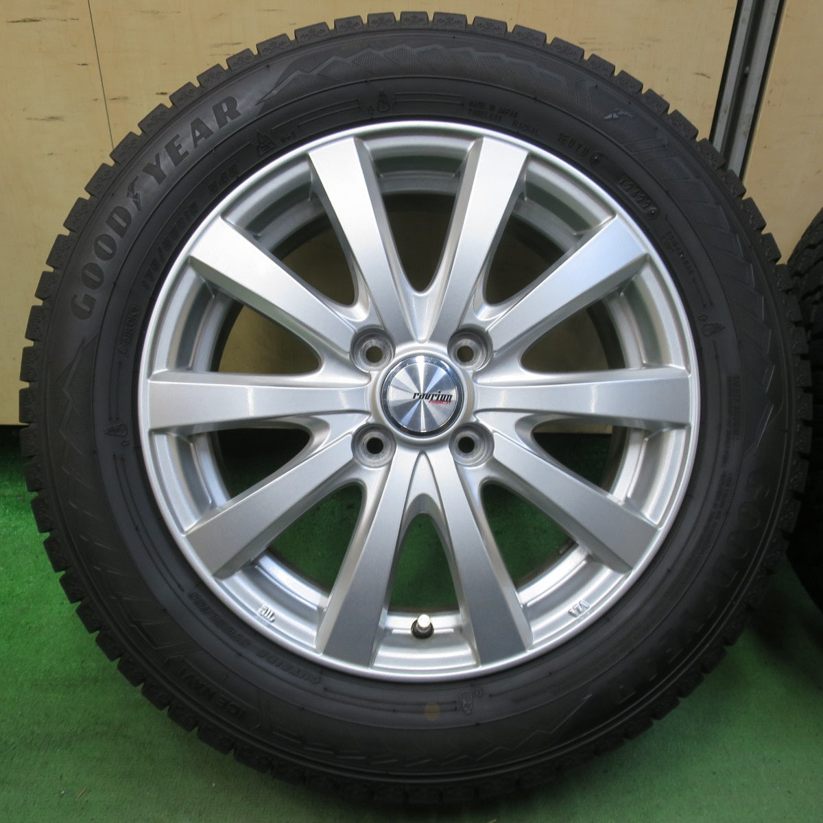 バリ溝!22年!キレイ!9分★スタッドレス 175/65R15 グッドイヤー アイスナビ8 ravrion RS01 ラブリオン 15インチ PCD100/4H★5092907イス