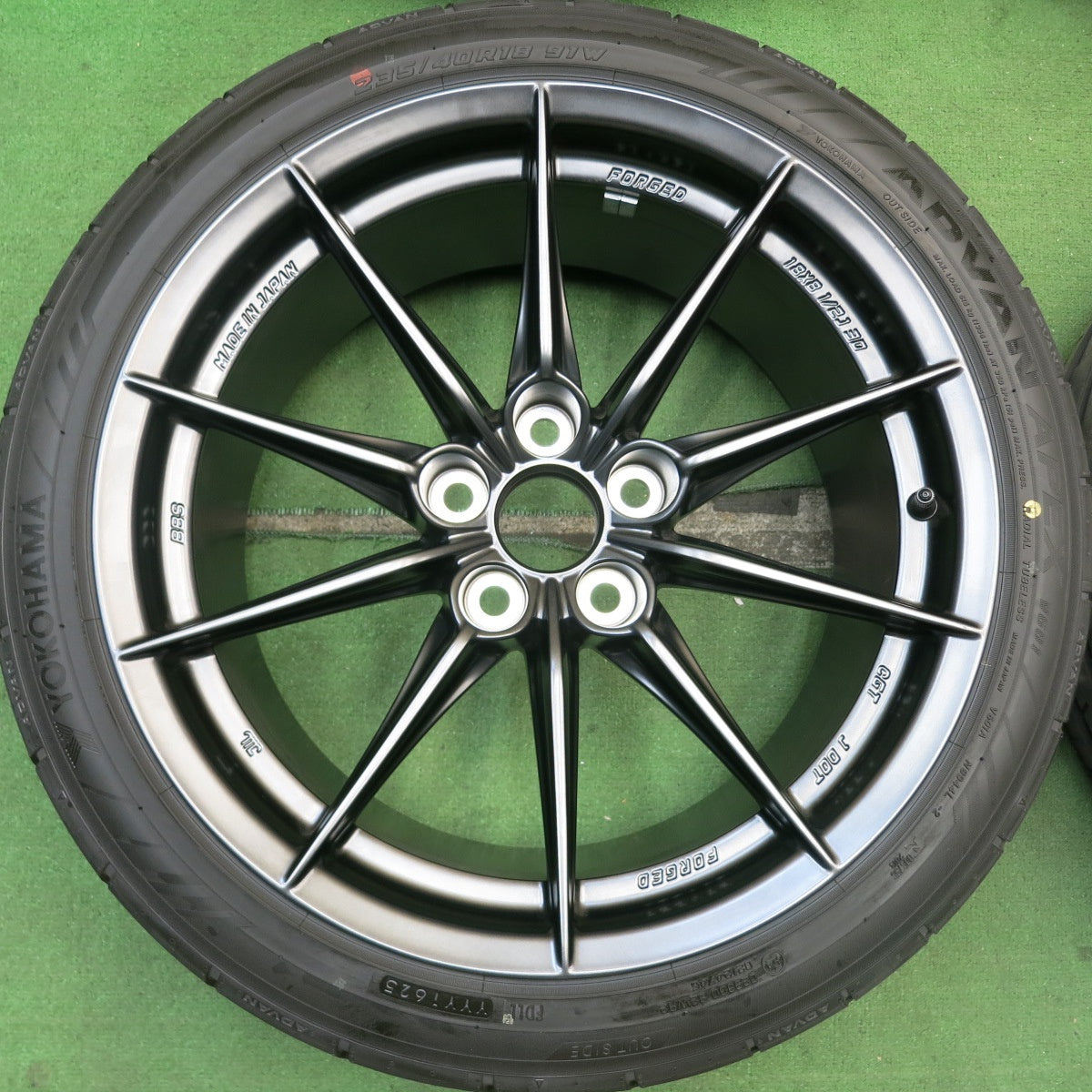 【希少】新車外し!25年★トヨタ GR カローラ 純正 BBS 鍛造 235/40R18 ヨコハマ アドバン APEX V601 18インチ PCD114.3/5H★5070503HAノ