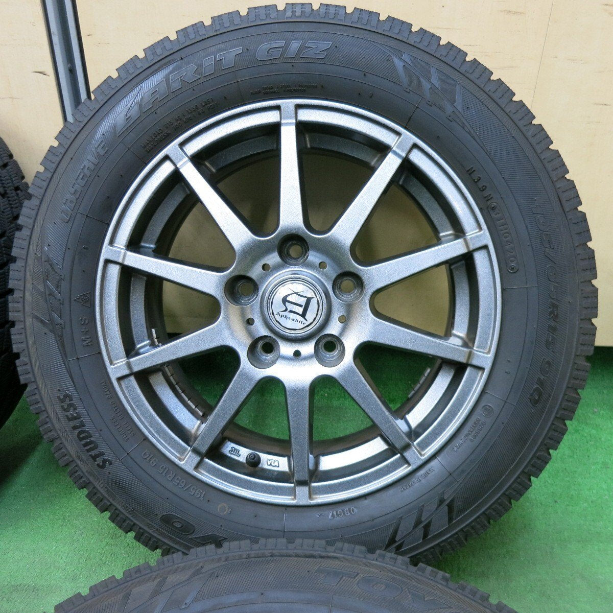 バリ溝!20年!キレイ!9.5分★スタッドレス 195/65R15 トーヨー オブザーブ ガリット GIZ Aphrodite アフロディーテ 15インチ PCD114.3/5H★4121802SYス