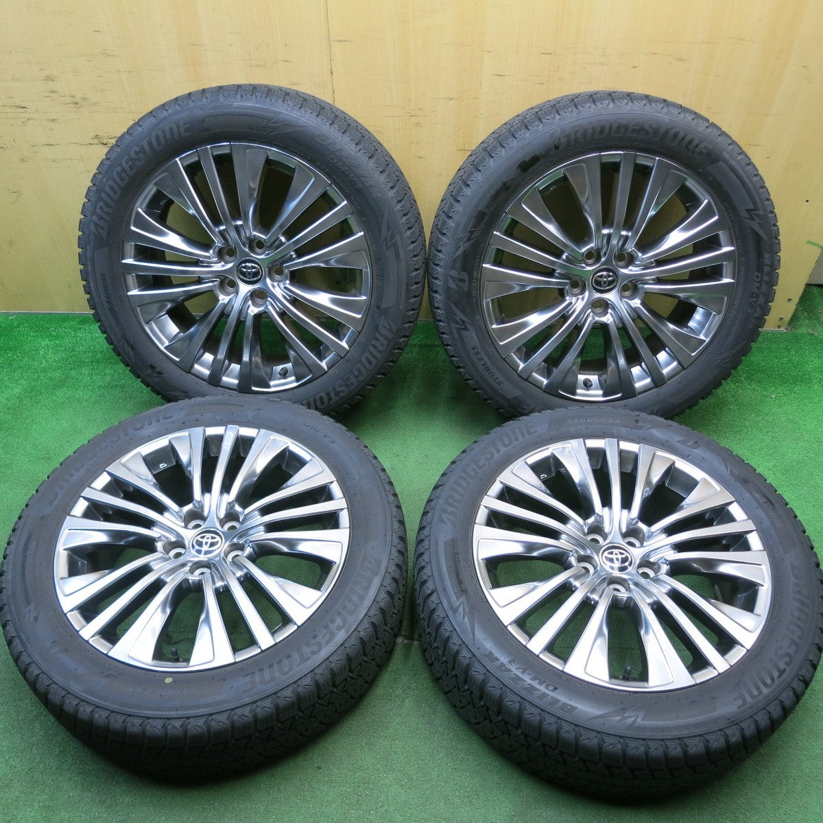 バリ溝!21年!キレイ!9分★トヨタ 80系 ハリアー 純正 225/55R19 スタッドレス ブリヂストン ブリザック DM-V3 19インチ PCD114.3/5H★5050514HAス