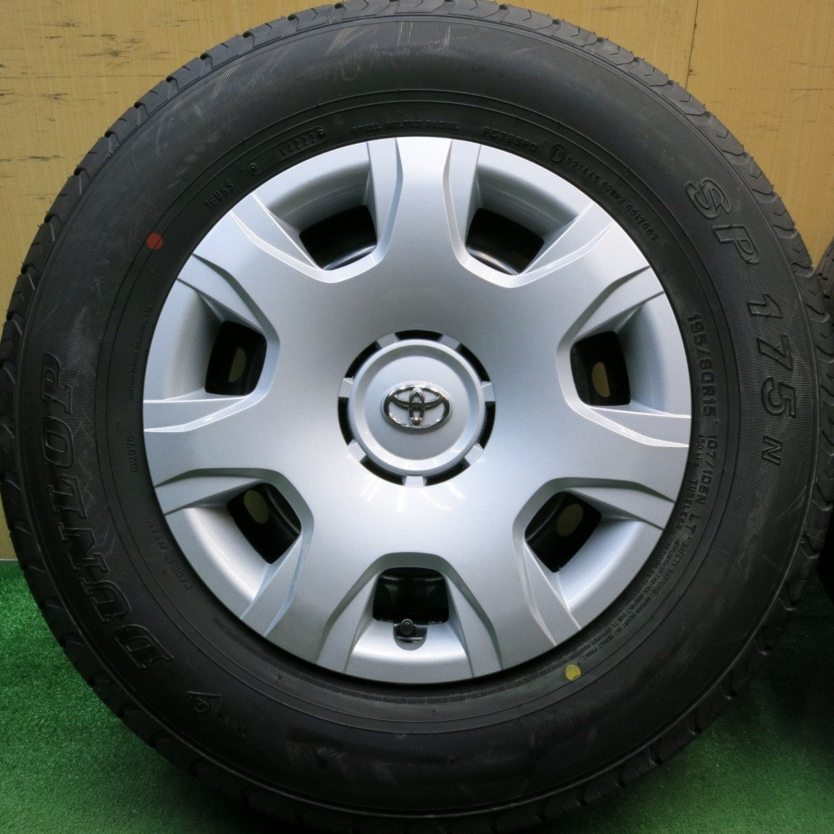 新車外し!22年★トヨタ 200系 ハイエース 純正 スチール 195/80R15 107/105N ダンロップ SP175N 15インチ PCD139.7/6H★5062108HAノ