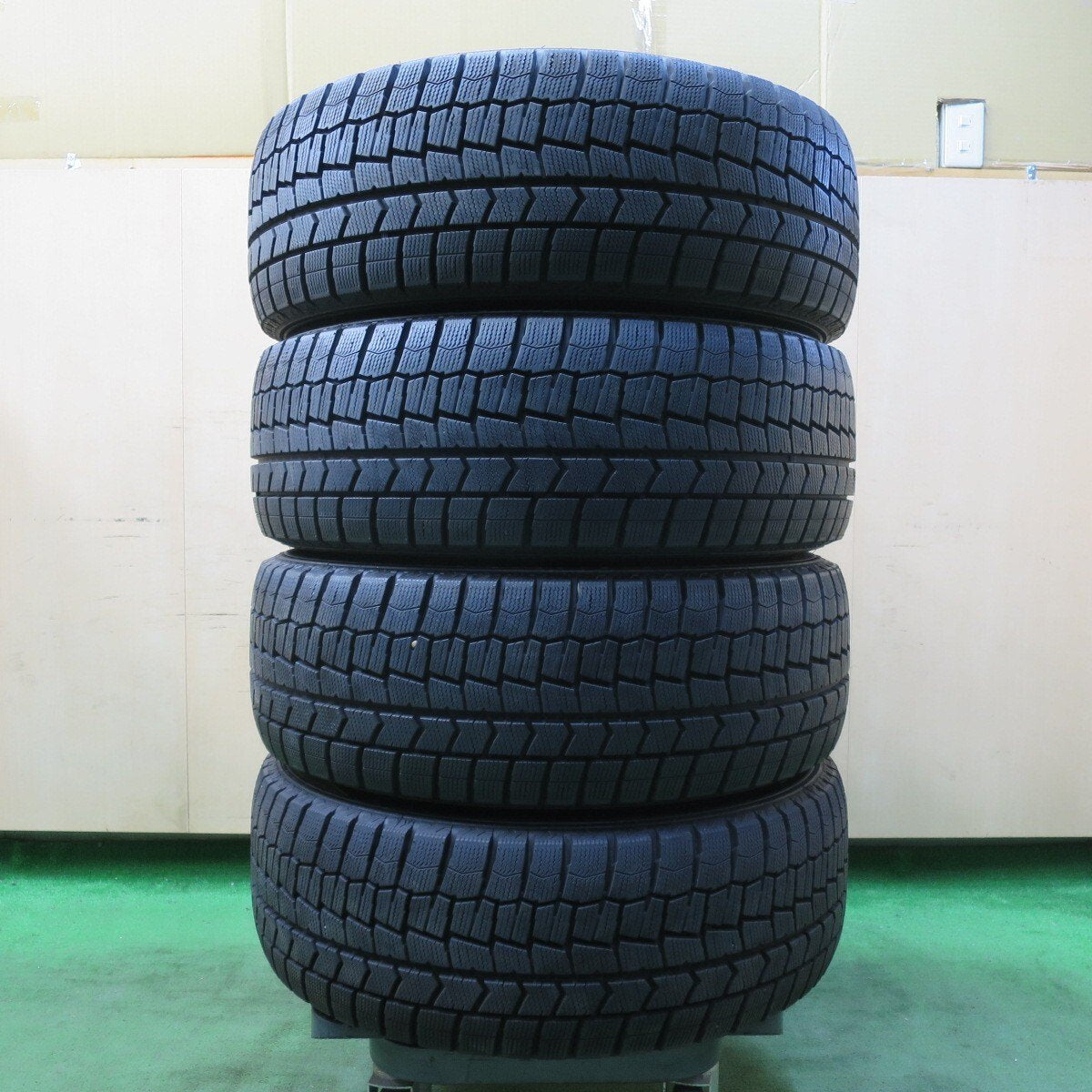 バリ溝!21年!キレイ!9.5分★レガシィ 等 225/50R17 スタッドレス ダンロップ ウインターマックス WM02 Euro-S Stream MiD 17インチ PCD100/5H★5022703イス