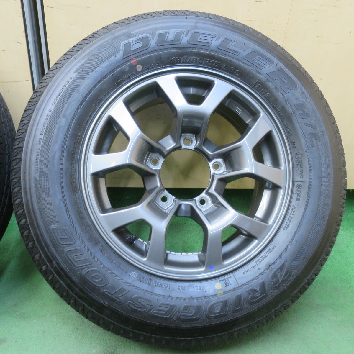 新車外し!25年★スズキ JB74W ジムニー シエラ 純正 195/80R15 ブリヂストン デューラー H/L 852 DUELER 15インチ PCD139.7/5H★6021903イノ