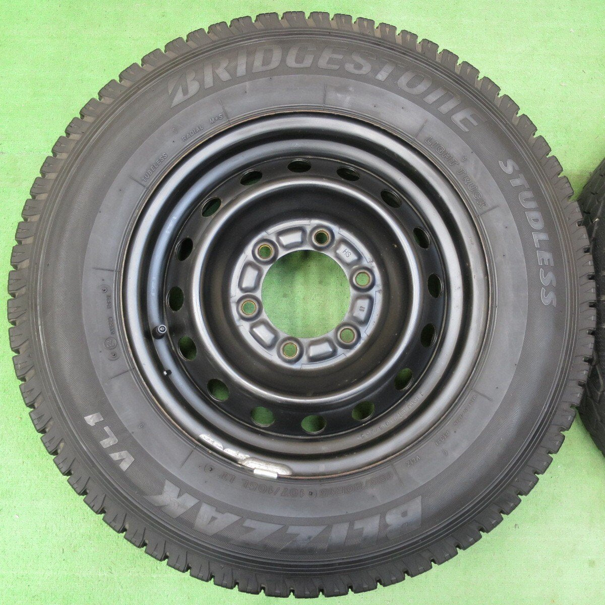 バリ溝!9.5分★トヨタ ハイエース 純正 スチール 195/80R15 107/105L スタッドレス ブリヂストン ブリザック VL1 15インチ PCD139.7/6H★5031205イス