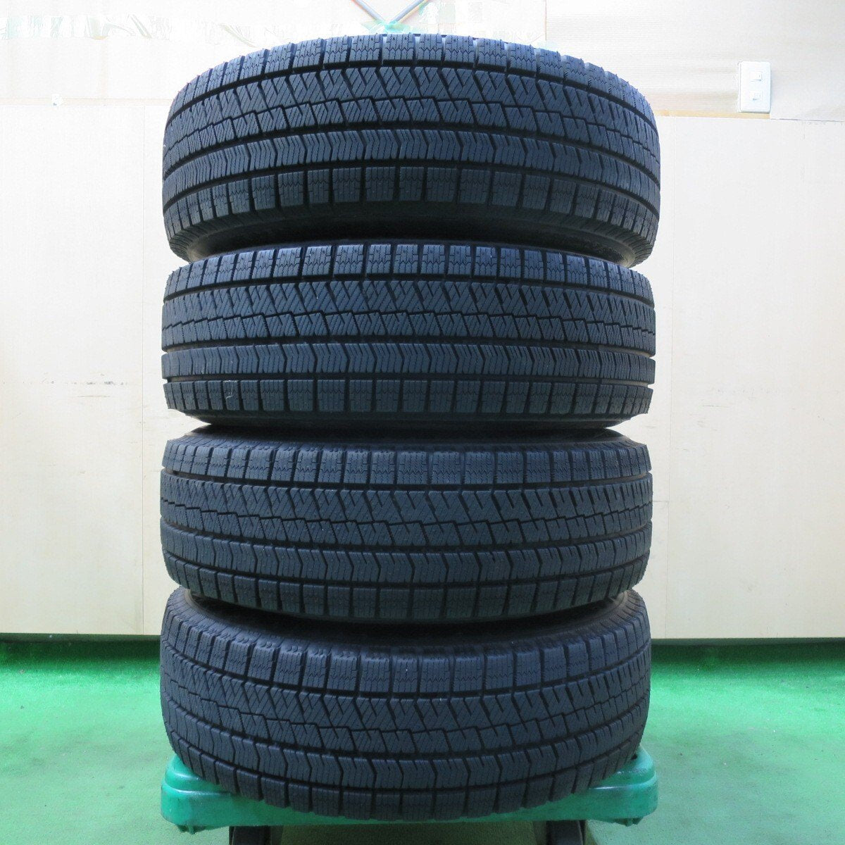 超バリ溝!ほぼ10分★旧車 WORK Equip 195/70R14 スタッドレス ブリヂストン ブリザック VRX2 ワーク エクイップ 14インチ PCD114.3/5H★4101604イス