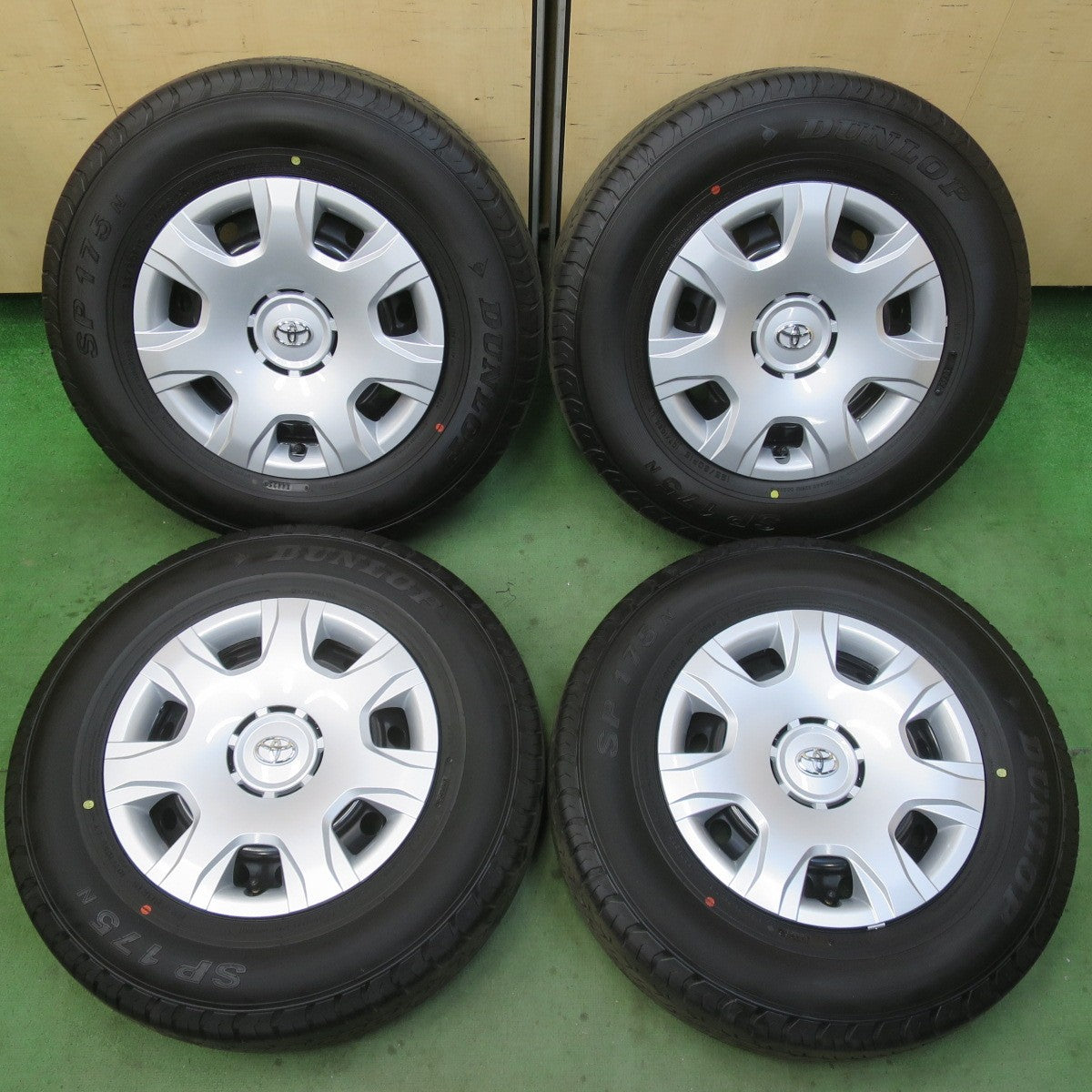 新車外し!25年★トヨタ 200系 ハイエース 純正 スチール 195/80R15 107/105S ダンロップ SP175N 15インチ PCD139.7/6H★6021401イノ