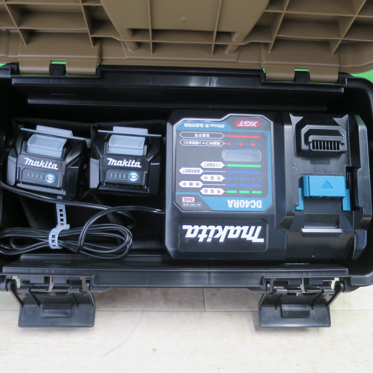 送料無料] 美品！セット☆マキタ バッテリー 2個 BL4025 急速 充電器 