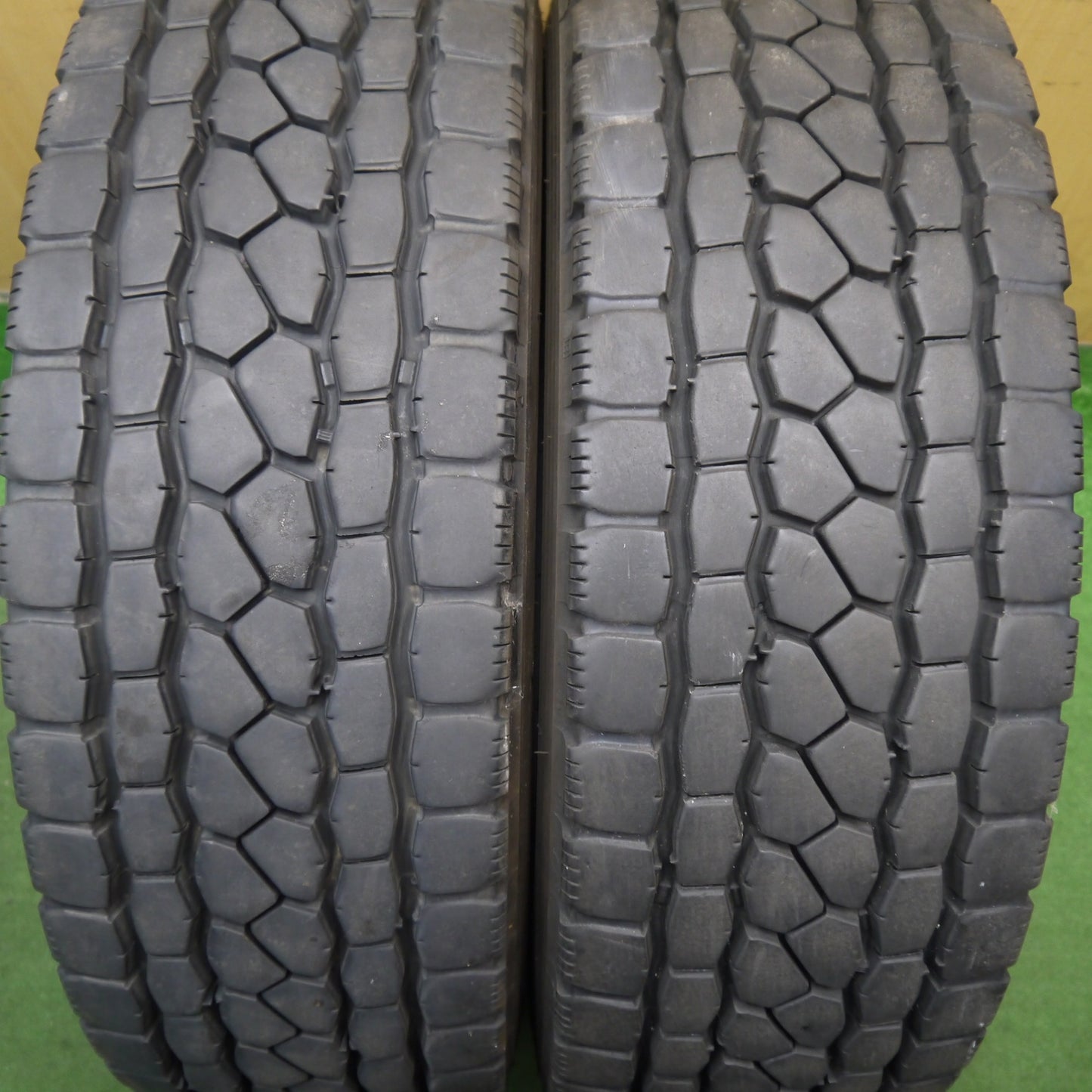 バリ溝!24年!8.5分!2本★トラック タイヤ 245/70R19.5 136/134J ブリヂストン エコピア M801 Ⅱ ミックス オールシーズン 19.5インチ★5061607KKノタ
