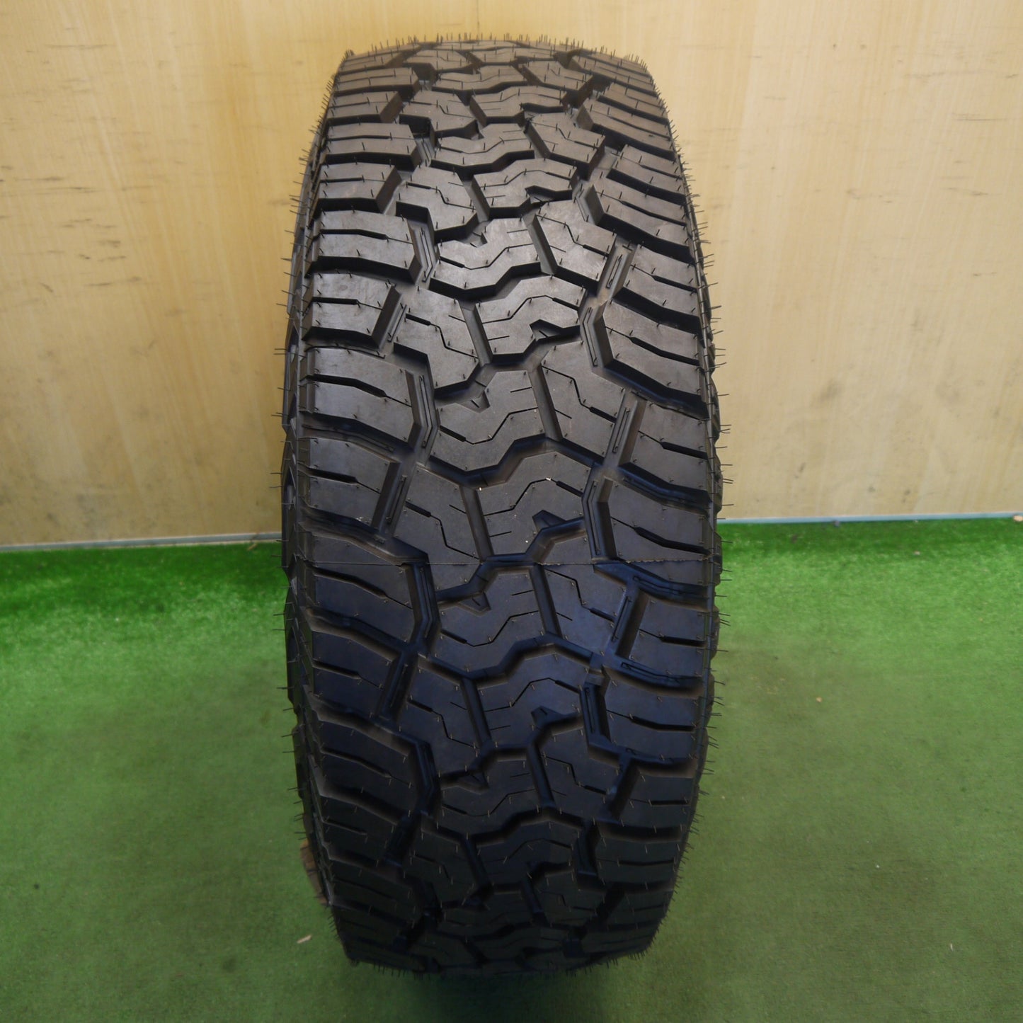 ほぼ未使用!23年!キレイ!1本◎ジープ 等 KMC KM542 Impact 35×12.50R17 121Q 10PR ヨコハマ ジオランダー X-AT インパクト 17インチ PCD127/5H◎6073102Hノ