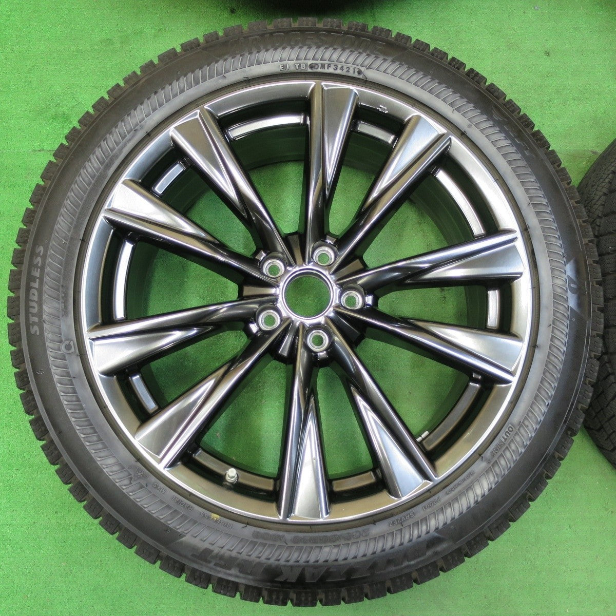 センサー付 バリ溝 21年 綺麗 9.5分★レクサス NX Fスポーツ 純正 235/50R20 スタッドレス BS RFT PCD114.3/5H★4072107イス
