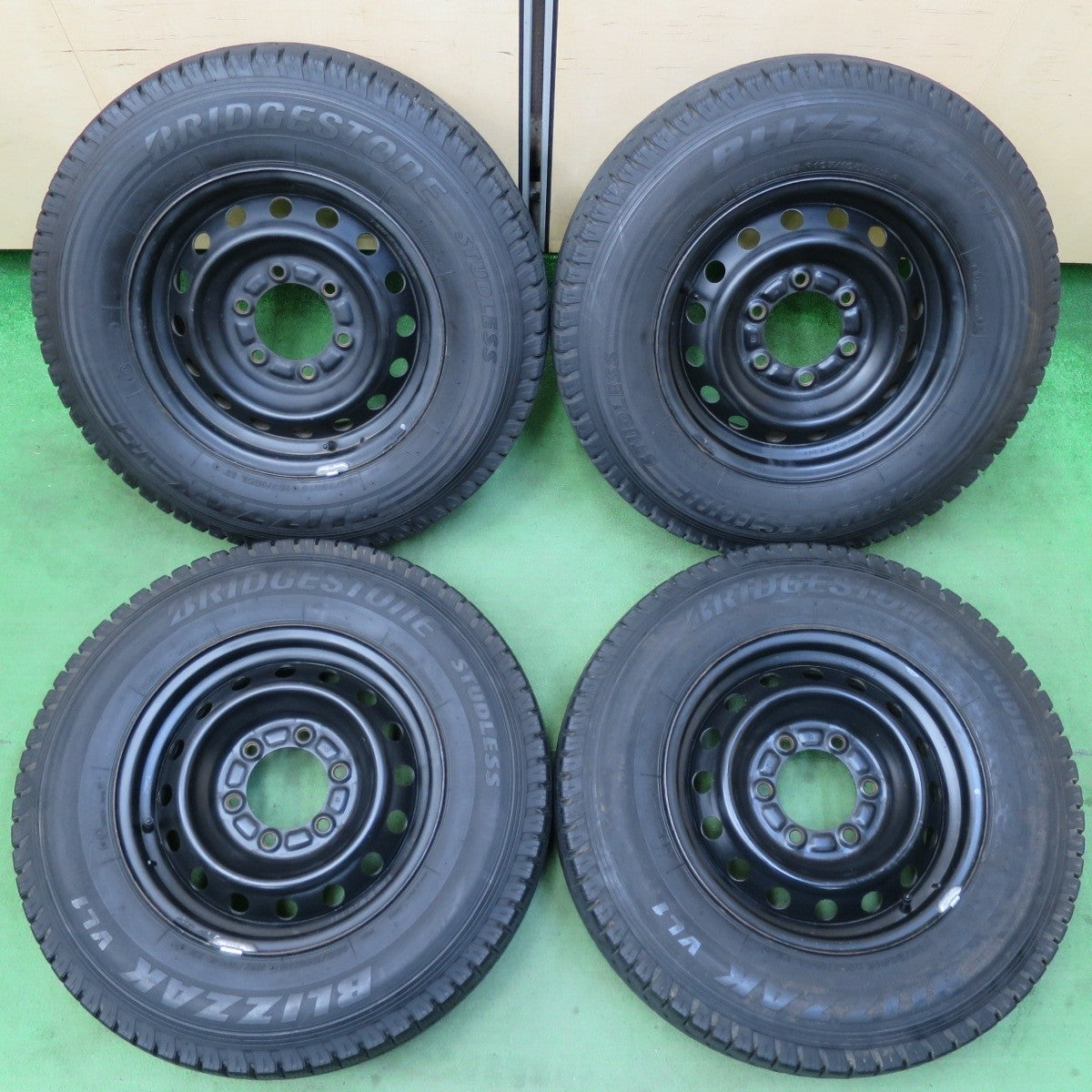 バリ溝!9.5分★トヨタ ハイエース 純正 スチール 195/80R15 107/105L スタッドレス ブリヂストン ブリザック VL1 15インチ PCD139.7/6H★5031205イス