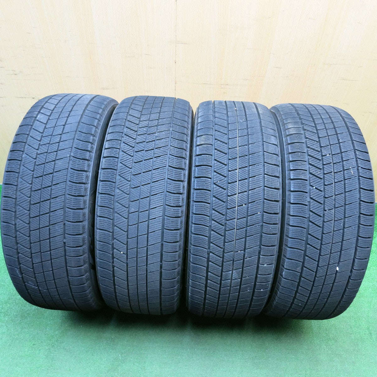 バリ溝!24年!9.5分★レクサス LS 等 Delmore LC.S 245/45R19 スタッドレス ブリヂストン ブリザック VRX3 デルモア 19インチ PCD120/5H★6011801HAス