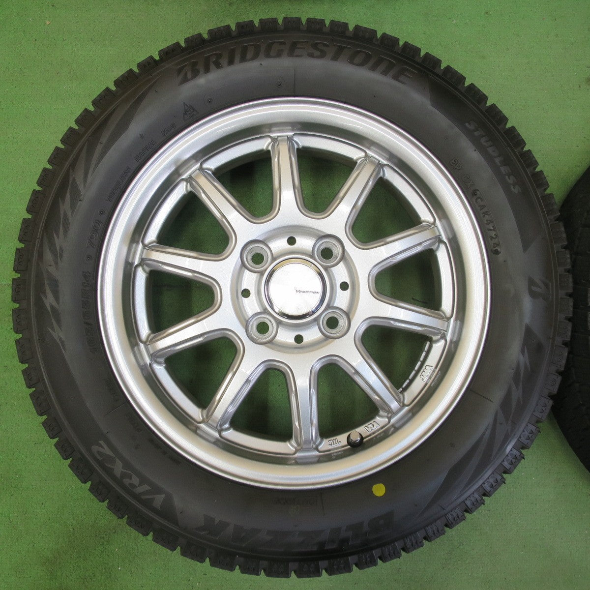 バリ溝!24年!キレイ!ほぼ10分★スタッドレス 165/65R14 ブリヂストン ブリザック VRX2 VEMOTION Vエモーション 14インチ ハスラー ソリオ 等 PCD100/4H★5052704イス