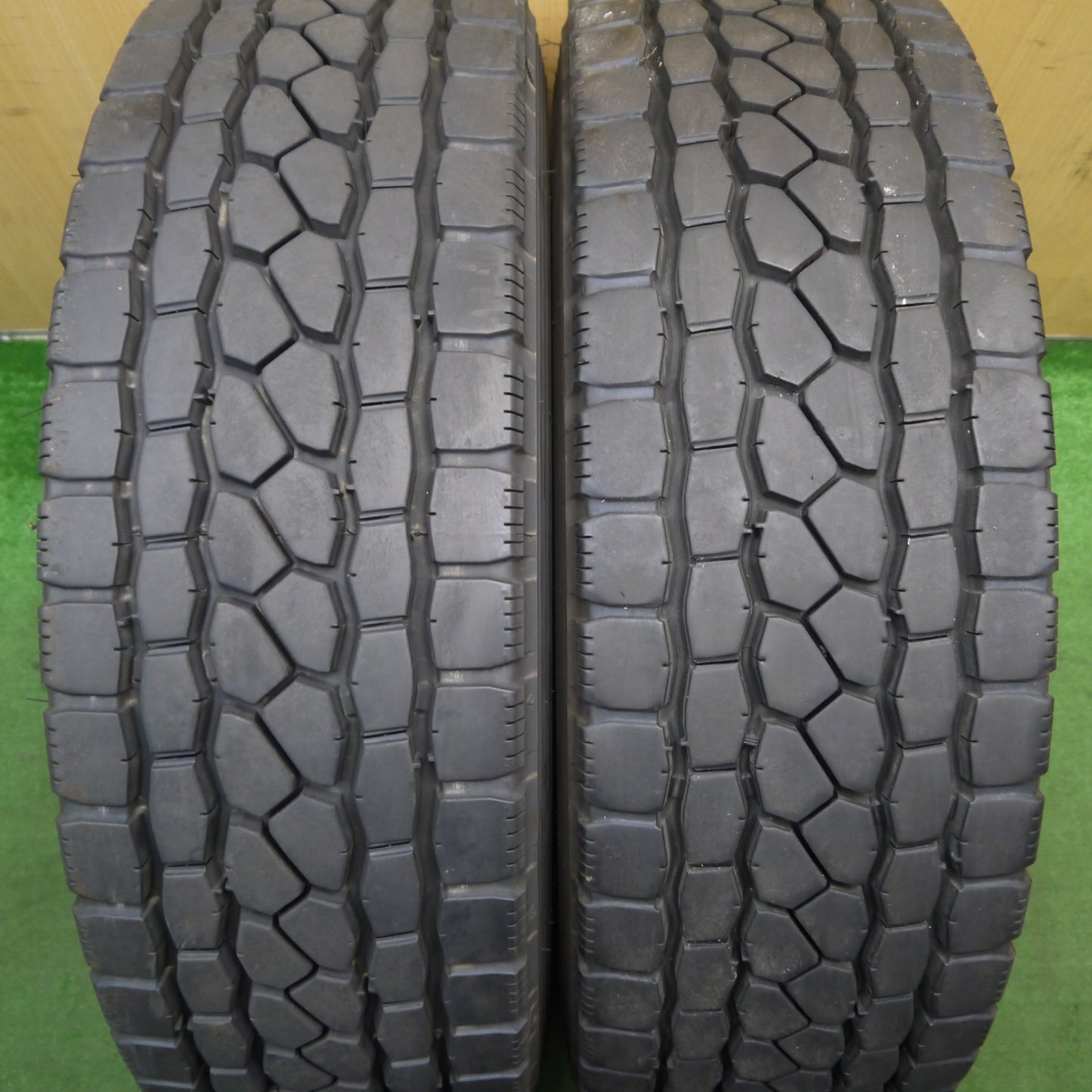 バリ溝!24年!9.5分!2本★トラック タイヤ 245/70R19.5 136/134J ブリヂストン エコピア M801 Ⅱ ミックス オールシーズン 19.5インチ★5061601KKノタ