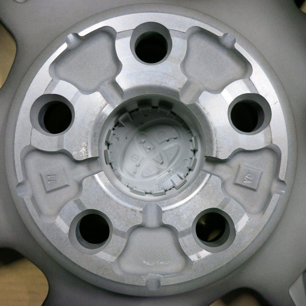 新車外し★トヨタ 60系 プリウス PHEV Zグレード 純正 ホイール 19インチ 19×6.5J PCD114.3/5H★5012801SYホ(4)