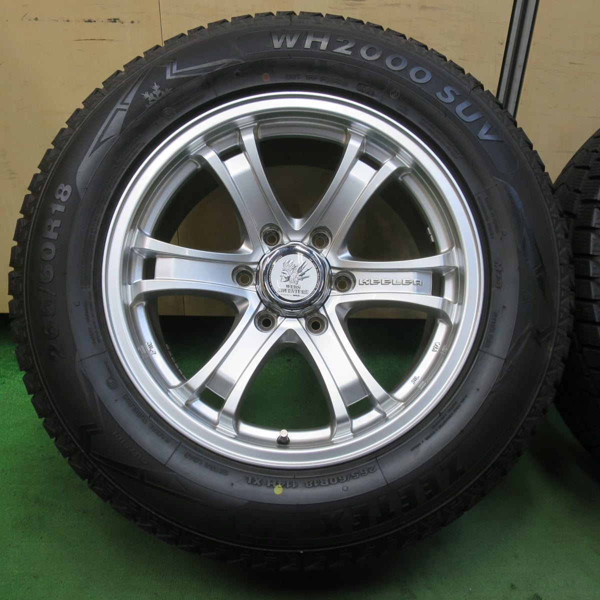 バリ溝!24年!キレイ!9.5分以上★KEELER 265/60R18 スタッドレス ジーテックス WH2000 SUV WEDS ADVENTURE キーラー 18インチ PCD139.7/6H★5092702イス