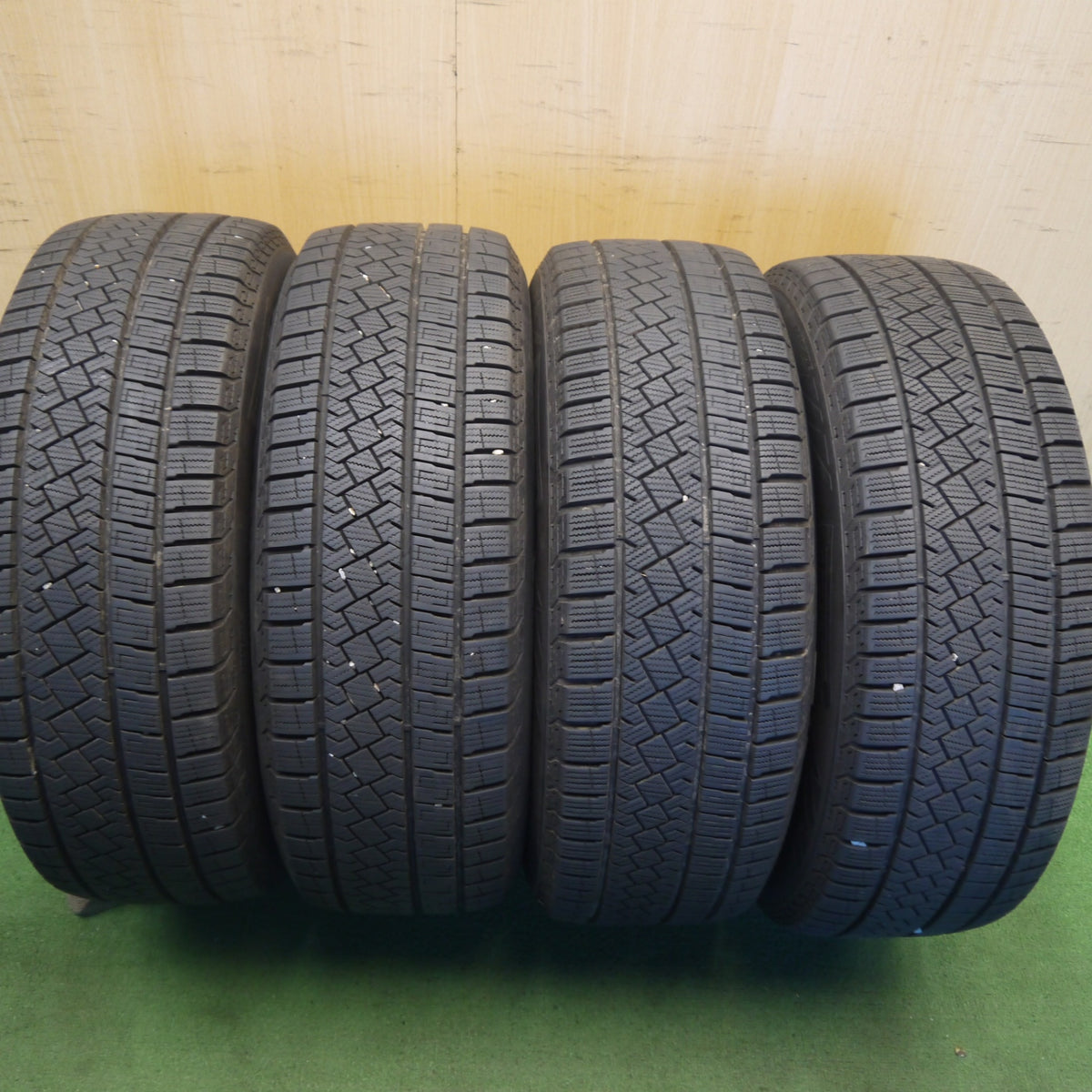 バリ溝!24年!9.5分以上◎スタッドレス 205/60R16 ピレリ アイスゼロ アシンメトリコ AL 社外 アルミ 16インチ PCD114.3/5H◎6083104Hス