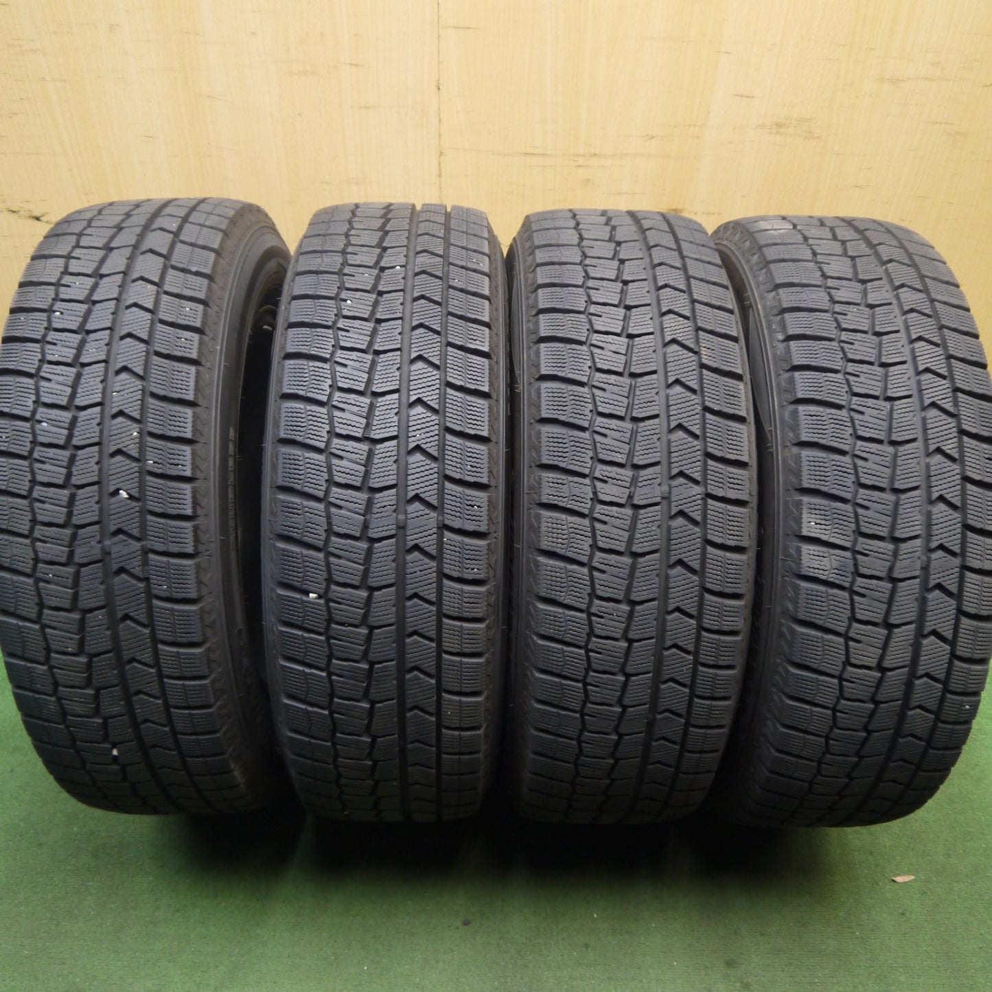 バリ溝!キレイ!9.5分★スタッドレス 205/65R16 ダンロップ ウインターマックス WM02 Exceeder エクシーダー 16インチ PCD114.3/5H★5092907Hス