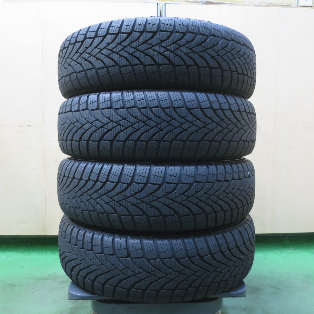ほぼ未使用!25年!キレイ★ダイハツ タフト 純正 スチール 165/65R15 スタッドレス ダンロップ SYNCHRO WEATHER 15インチ PCD100/4H★6042903イス
