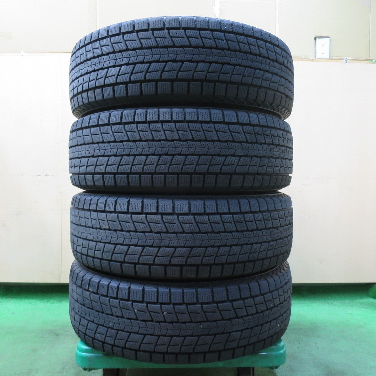 バリ溝!22年!9.5分★スタッドレス 225/65R17 ダンロップ ウインターマックス SJ8 SJ8+ タイヤ 17インチ NX ハリアー RAV4 エクストレイル等★5010817イスタ