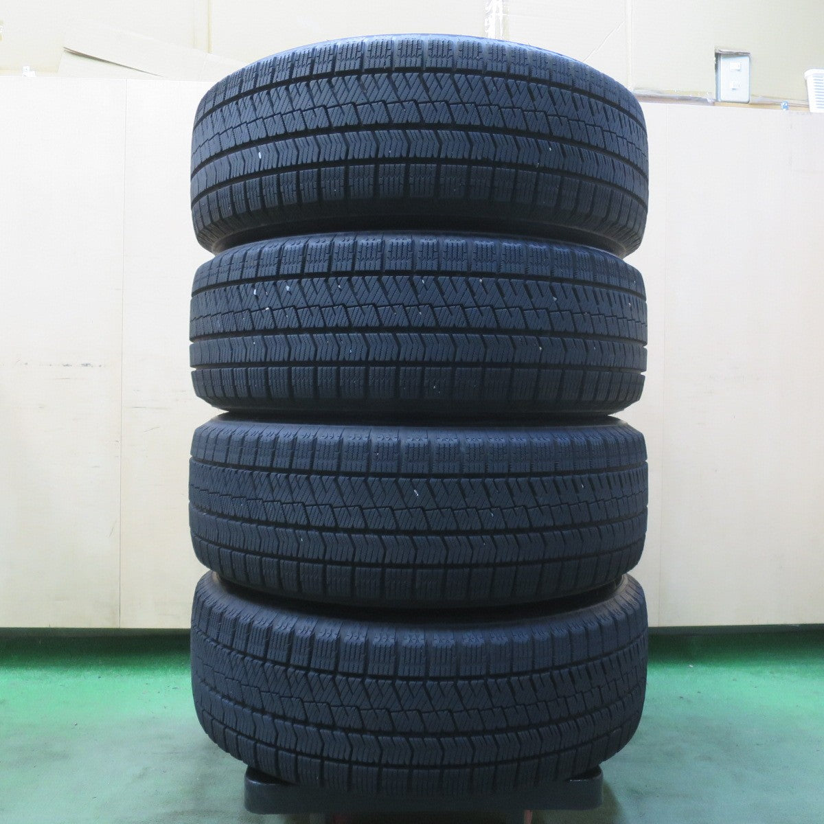バリ溝!22年!キレイ!9.5分◎スタッドレス 215/60R16 ブリヂストン ブリザック VRX2 SIBILLA NEXT W5 シビラ ネクスト 16インチ PCD114.3/5H◎6100905イス